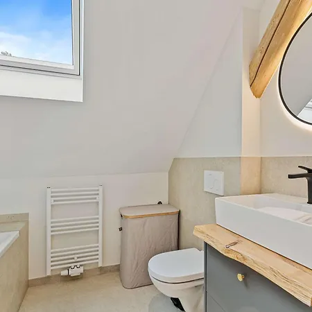 Chic One-bedroom Near Center Apartament