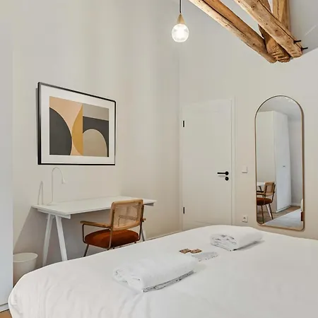 Chic One-bedroom Near Center Apartamento