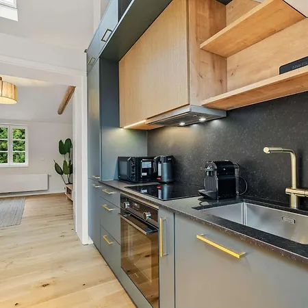 Chic One-bedroom Near Center Luksemburg