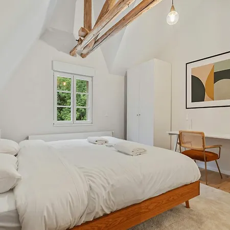 Apartment Chic One-bedroom Near Center