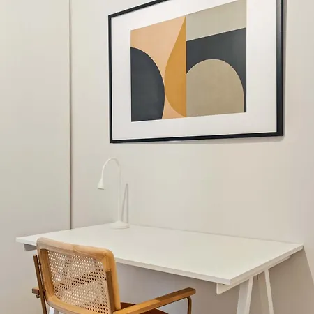 Apartment Chic One-bedroom Near Center