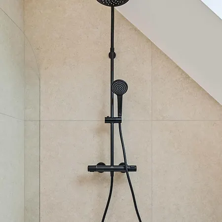 Chic One-bedroom Near Center Apartment