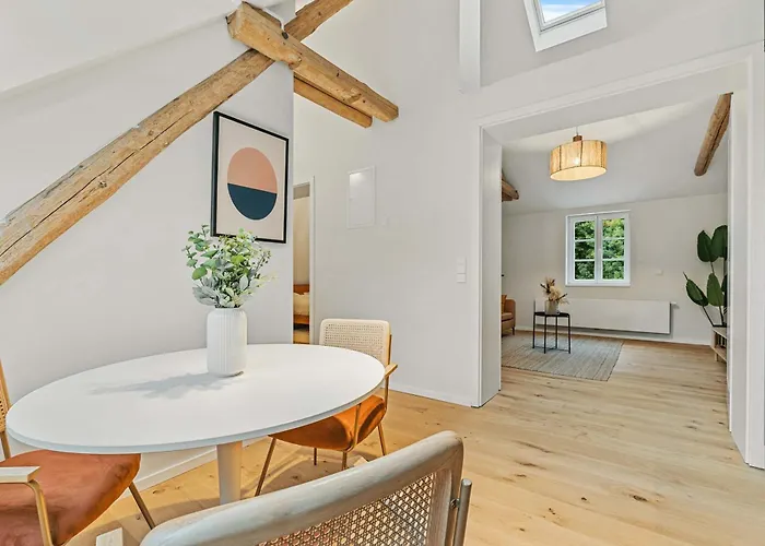 Chic One-bedroom Near Center アパート