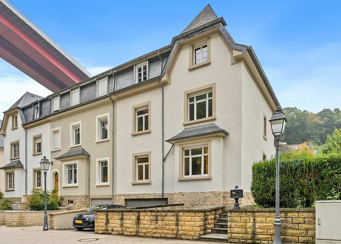 アパート Chic One-bedroom Near Center *