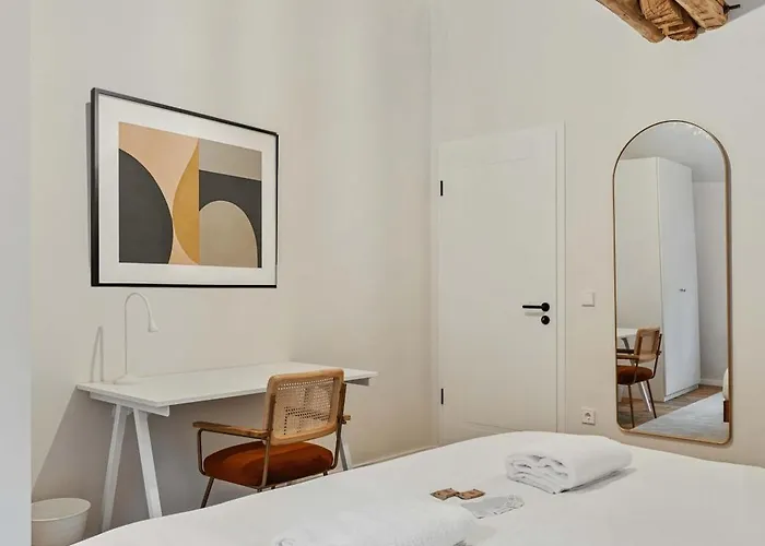 Chic One-bedroom Near Center アパート