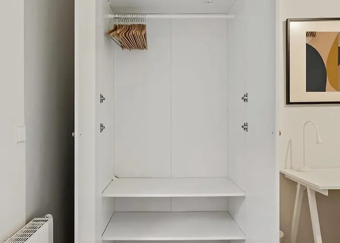 アパート Chic One-bedroom Near Center *