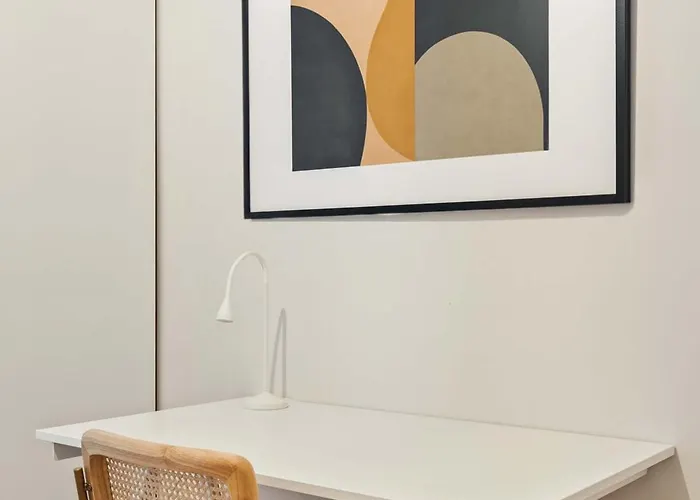 アパート Chic One-bedroom Near Center