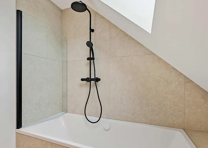 Chic One-bedroom Near Center アパート *