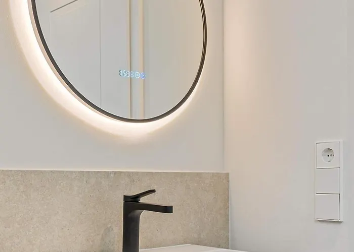 アパート Chic One-bedroom Near Center *