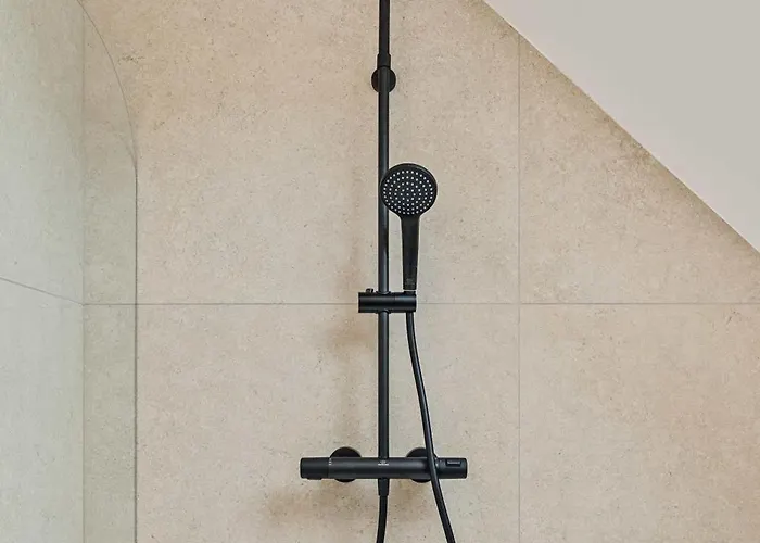 Chic One-bedroom Near Center アパート